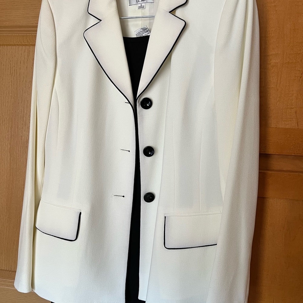 Collection for Le Suit jacket with skirt size 6